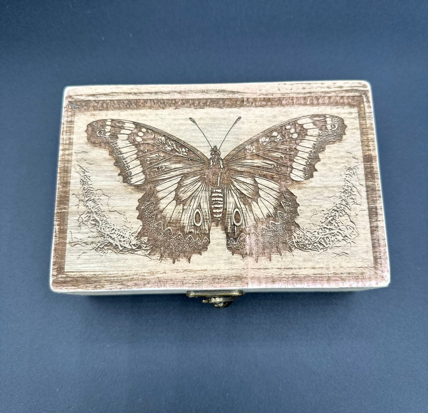 Laser engraved smudge box